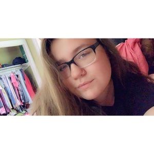 Meet your Posher, Cynthia